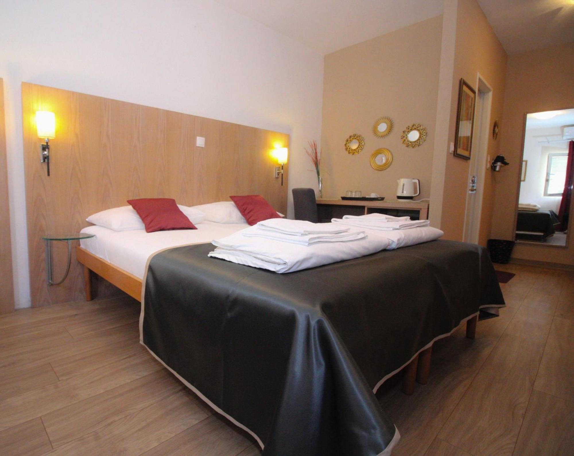 Villa Deny Mostar - With Free Parking Номер фото
